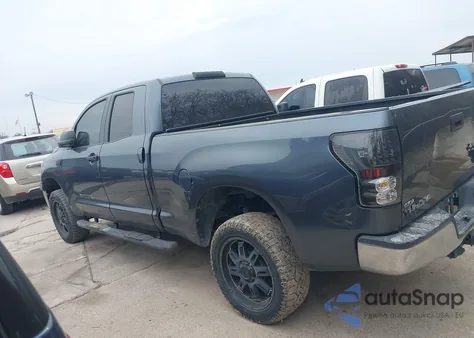 2010 Toyota Tundra Grade 5.7L V8 z USA, uszkodzony, nr VIN 5TFRY5F14AX080733
